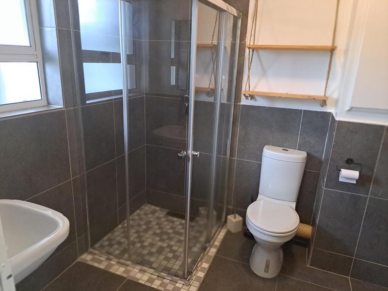 To Let 2 Bedroom Property for Rent in Buhrein Western Cape